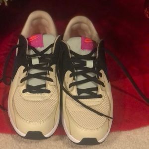 Like new-worn 1x on pavement